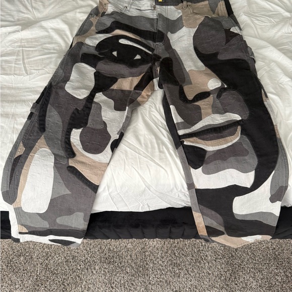 Louis Vuitton Men's Graphic Cargo Pants - Black, Gray, Tan - Picture 1 of 4